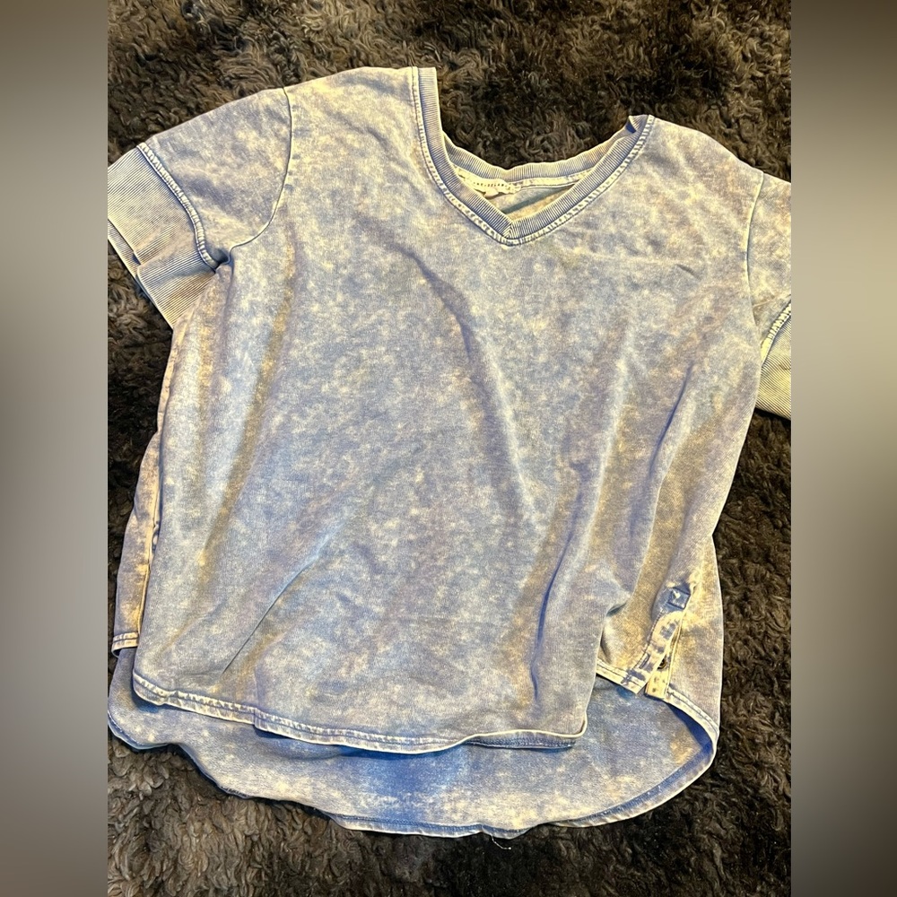 JANE + DELANCEY SHORT- SLEEVED V-NECK LIGHT BLUE MINERAL WASH T-SHIRT SIZE 2X